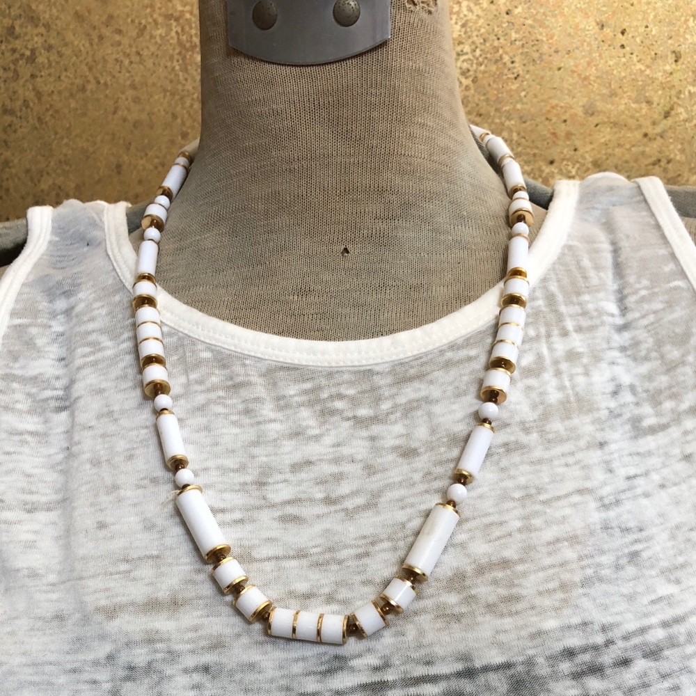 White Vintage Necklace - Picture 2 of 5